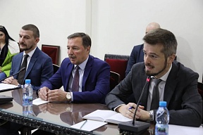 Russian Ambassador to Syria Alexander Yefimov meets the members of the Syrian-Russian Friendship Committee at the People’s Assembly of the Syrian Arab Republic